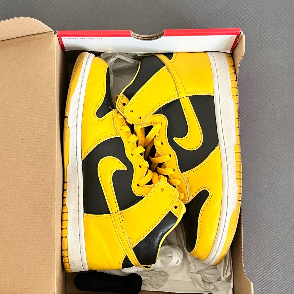 Nike Dunk High Iowa color way Yellow and Black size 9